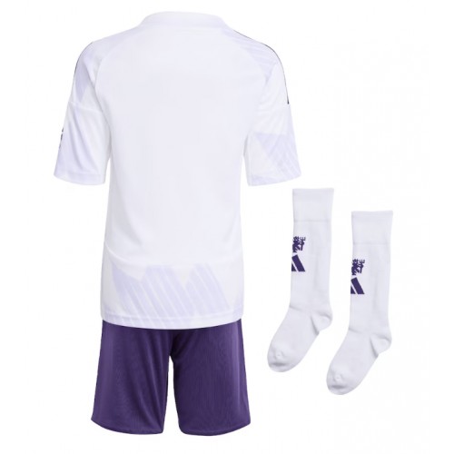 Lacne Dětský Futbalové dres Manchester United 2025-26 Krátky Rukáv - Preč (+ trenírky) Lacne Dětský Futbalové dres Manchester United 2025-26 Krátky Rukáv - Preč (+ trenírky)